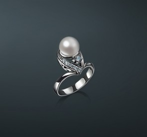 Серебряное кольцо с жемчугом фианиты к-697: белый пресноводный жемчуг, серебро 925°