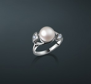 Серебряное кольцо с жемчугом к-740-б95: белый пресноводный жемчуг, серебро 925°