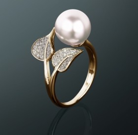 Золотое кольцо с жемчугом фианиты Кп-81жб: белый морской жемчуг, золото 585°