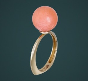 Кольцо с кораллом к-140652: розовый жемчуг, золото 585°